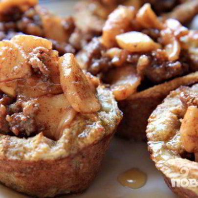 Французские тосты с яблоками и колбасой