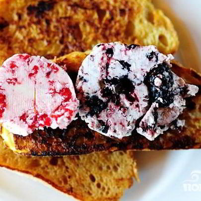 Французские тосты с ягодным маслом