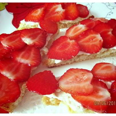 Клубничные тосты