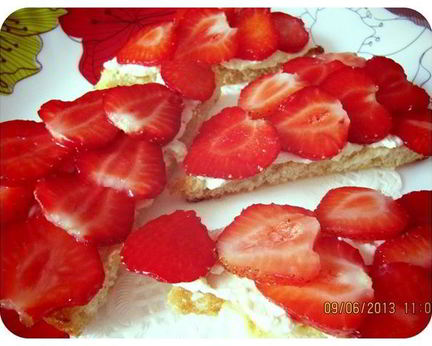 Клубничные тосты