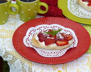 Сладкие тосты с клубникой