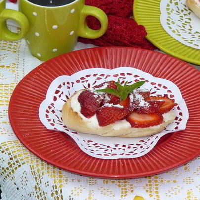 Сладкие тосты с клубникой