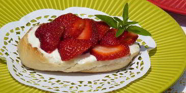 сладкие тосты с клубникой