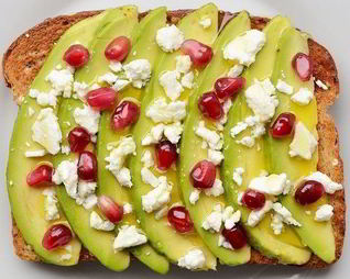 Тост с авокадо, фетой и гранатом