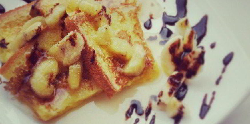 Рецепт тоста с бананово-карамельным соусом