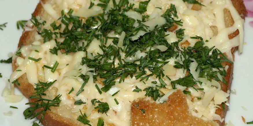 Рецепт тоста с яйцом, сыром и зеленью