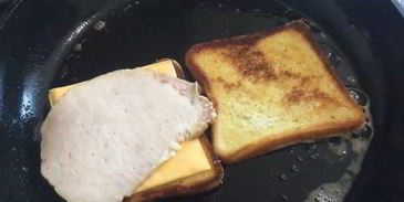 тосты на завтрак