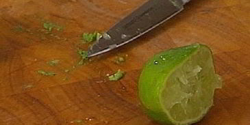 тосты с авокадо и красной икрой