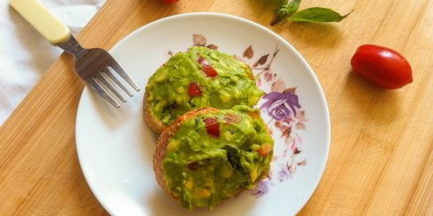 Рецепт тостов с авокадо и помидором