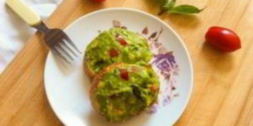 тосты с авокадо и помидором