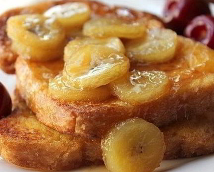 Тосты с бананово-карамельным соусом