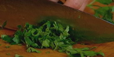 тосты с фасолью, беконом и вялеными помидорами