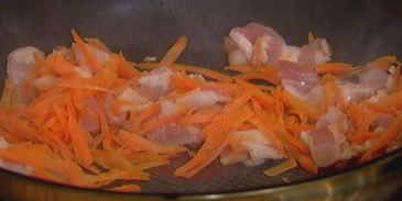 тосты с фасолью, беконом и вялеными помидорами