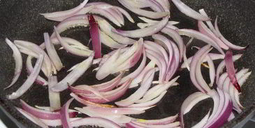 тосты с грушей, голубым сыром и кедровыми орешками