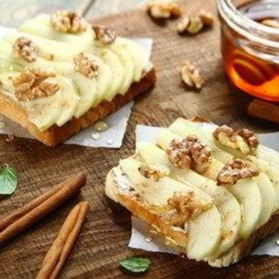 Тосты с грушей и медом