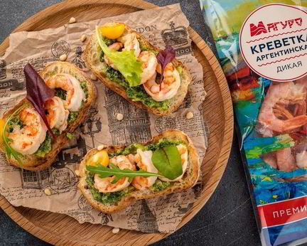 Тосты с креветками и песто