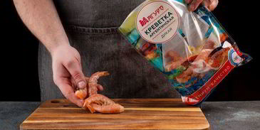 тосты с креветками и песто