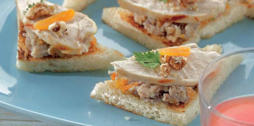Рецепт тостов с куриной грудкой и паштетом из бобов