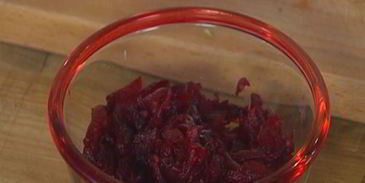 тосты с рыбой карри и свекольным салатом