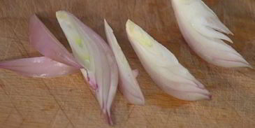 тосты с рыбой карри и свекольным салатом