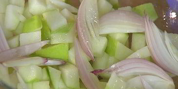 тосты с рыбой карри и свекольным салатом