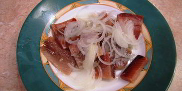 тосты с селедкой