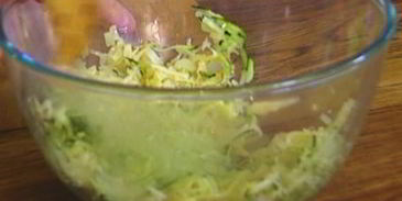 тосты с цукини, сыром и луком