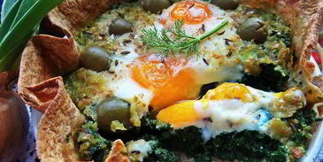 глазунья, запеченная в шпинате