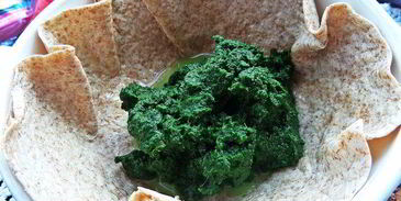 глазунья, запеченная в шпинате