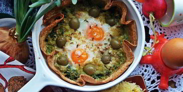 глазунья, запеченная в шпинате