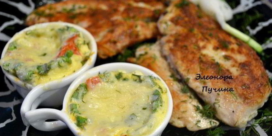 Рецепт куриной грудки и яичница в кокотнице