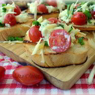 Рецепт Яичницы-болтуньи с сыром джюгас на хрустящих тостах