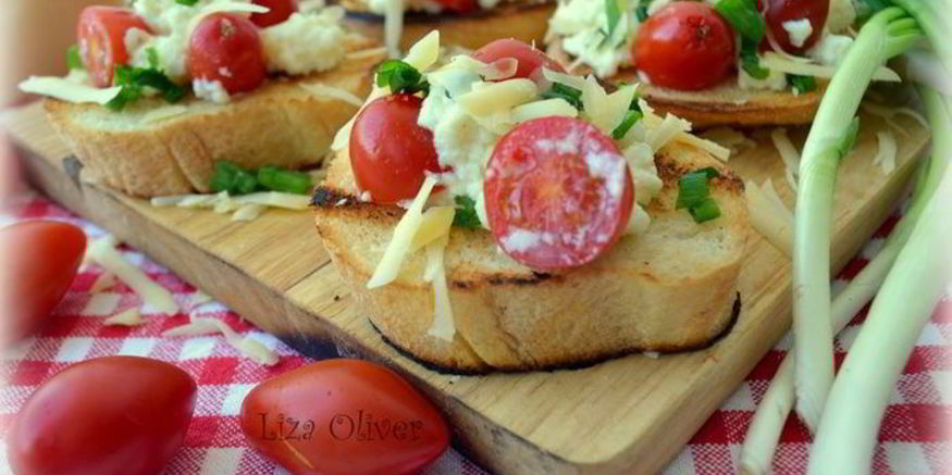 Рецепт яичницы-болтуньи с сыром джюгас на хрустящих тостах