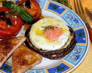 Яичница-глазунья на баклажанах