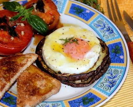 Яичница-глазунья на баклажанах