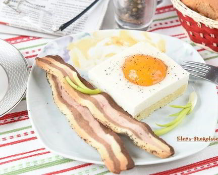 Яичница с беконом на десерт