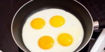 яичница с грибами и луком