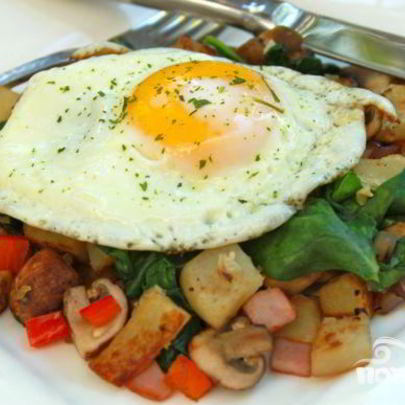 Яичница с грибами на завтрак