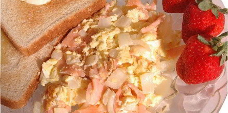 Рецепт яичницы с копченым лососем и лимонным кремом