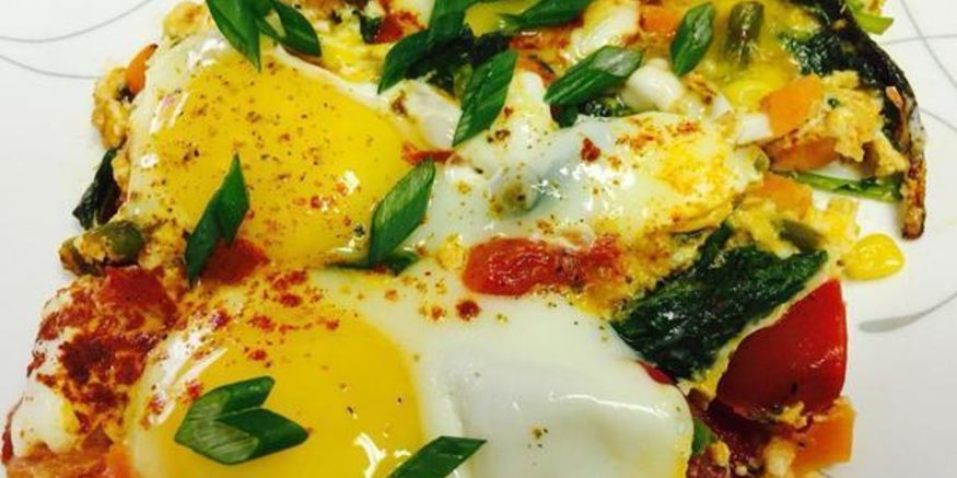 Рецепт яичницы с овощами и капустой кале