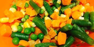 яичница с овощами и капустой кале