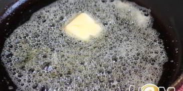 яичница с помидорами и чесноком