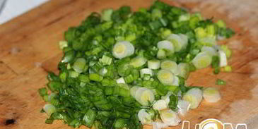 яичница с помидорами и чесноком