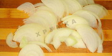 яичница с помидорами и колбасой