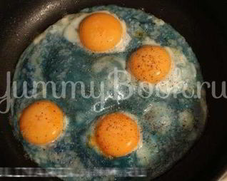 Яичница с приправами