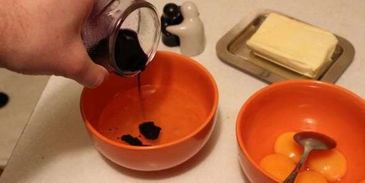 яичница с приправами