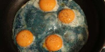 яичница с приправами