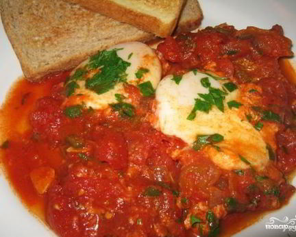 Яичница с томатной пастой