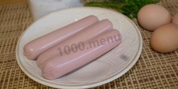 яичница сердечком с сосиской
