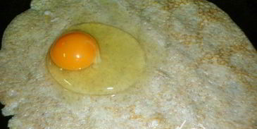 яичница в блинном конвертике